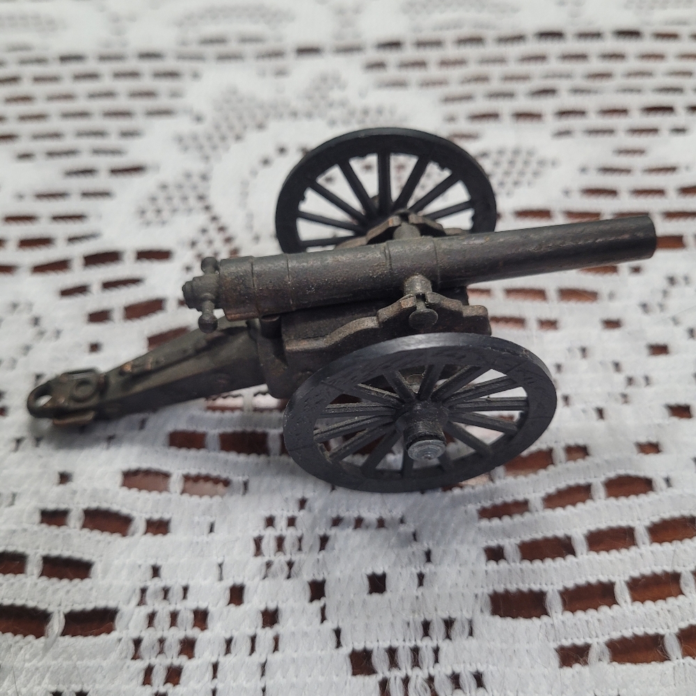 Vintage Diecast Metal Cannon Pencil Sharpener
